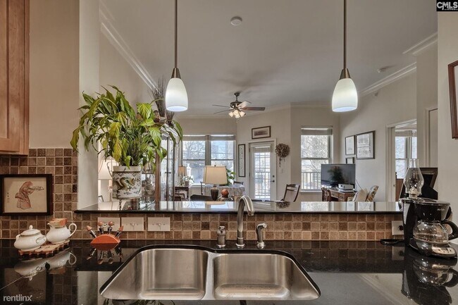 Foto del edificio - 1 br, 1 bath Condo - 601 Main St Apt 105