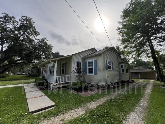 Foto del edificio - 2179 Hollydale Ave
