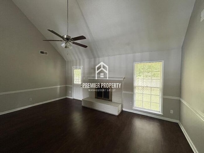 Building Photo - 7089 Apple Creek