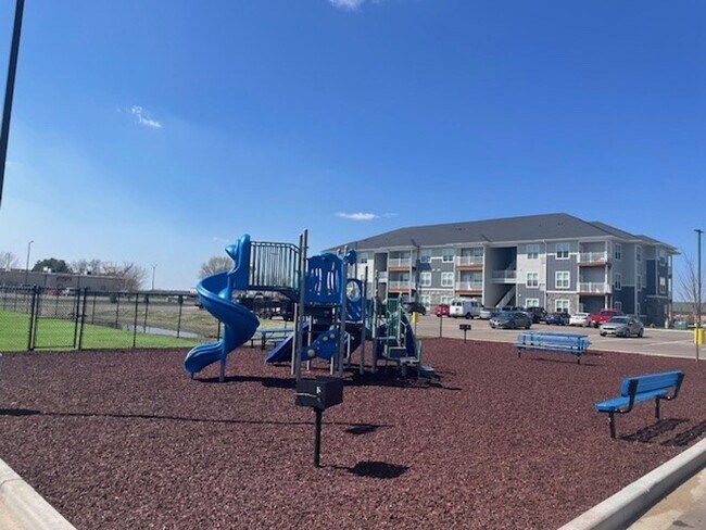 Building Photo - 1609 Doman Dr