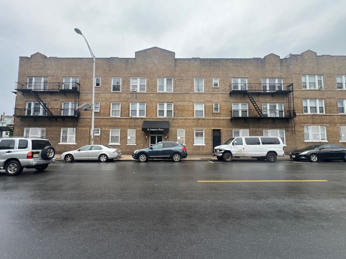 Interior Photo - 11 Ampere Plaza