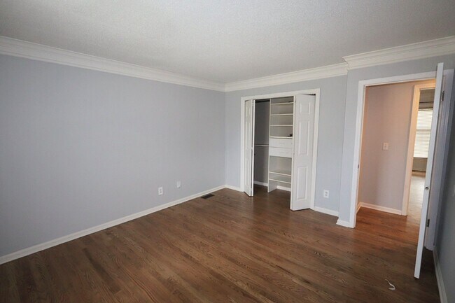 Foto del edificio - 8231 Lake Terrace Dr