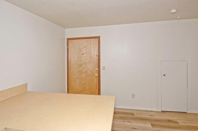 Building Photo - 1 Bedroom 1 Bathroom North End Apartment