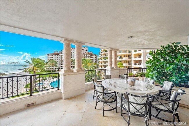 Foto del edificio - 7435 Fisher Island Dr