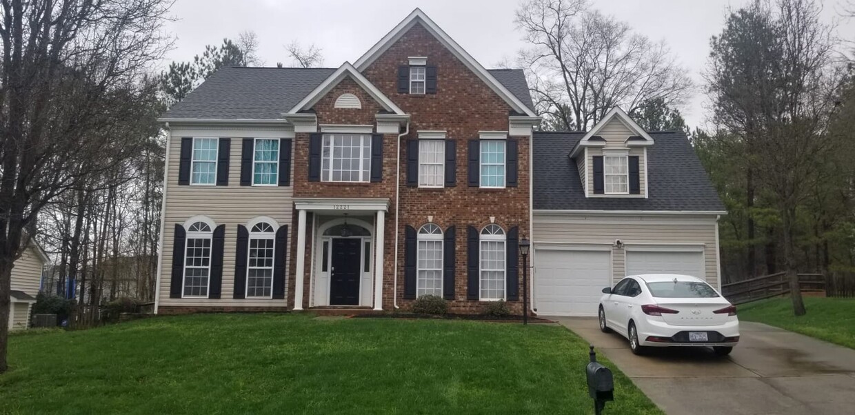 Foto principal - Stunning 5 bedroom Home in Ballantyne Char...