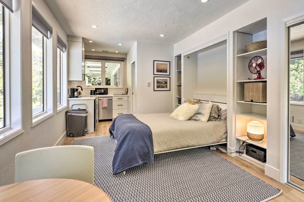 Foto principal - 155 E Creek Dr