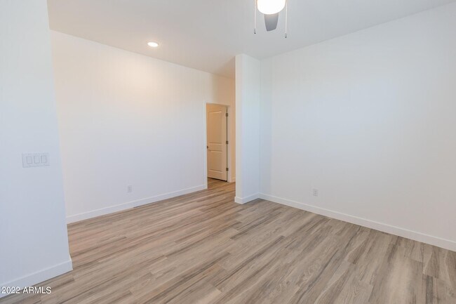 Foto del edificio - 16952 W Diana Ave