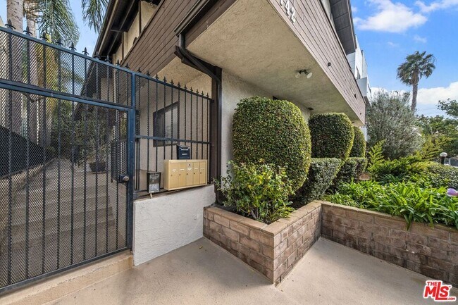 Building Photo - 1742 Stoner Ave
