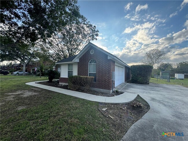 Foto del edificio - 521 Woodlake Dr