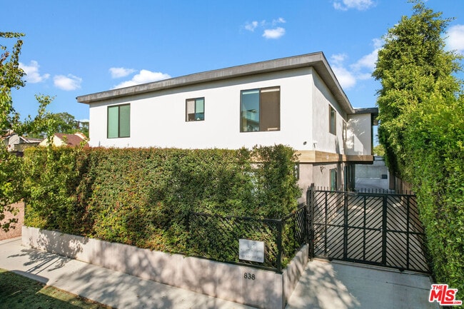 Building Photo - 838 N Mansfield Ave