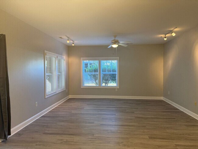 Foto del edificio - 2 bedroom, 2 bathroom Condo