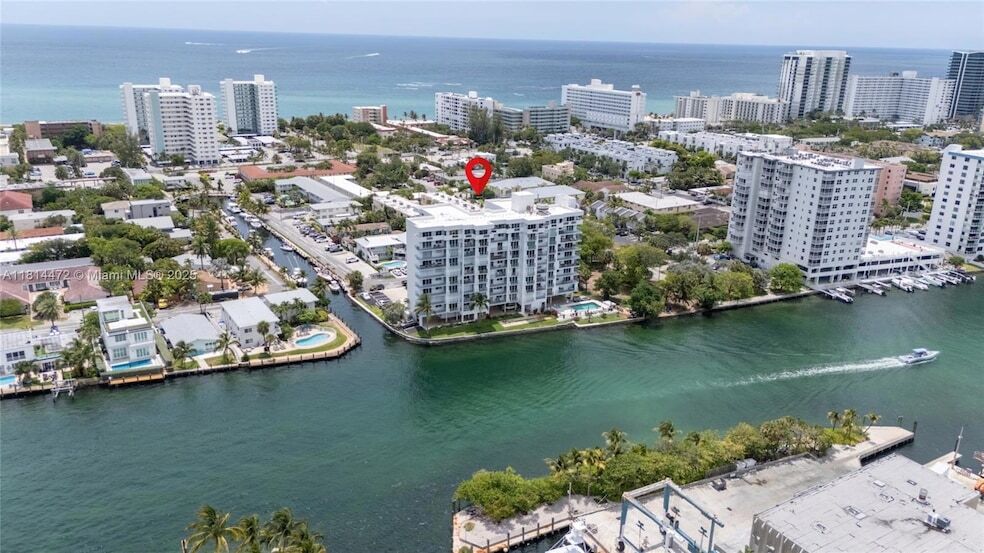 Foto principal - 1609 N Riverside Dr