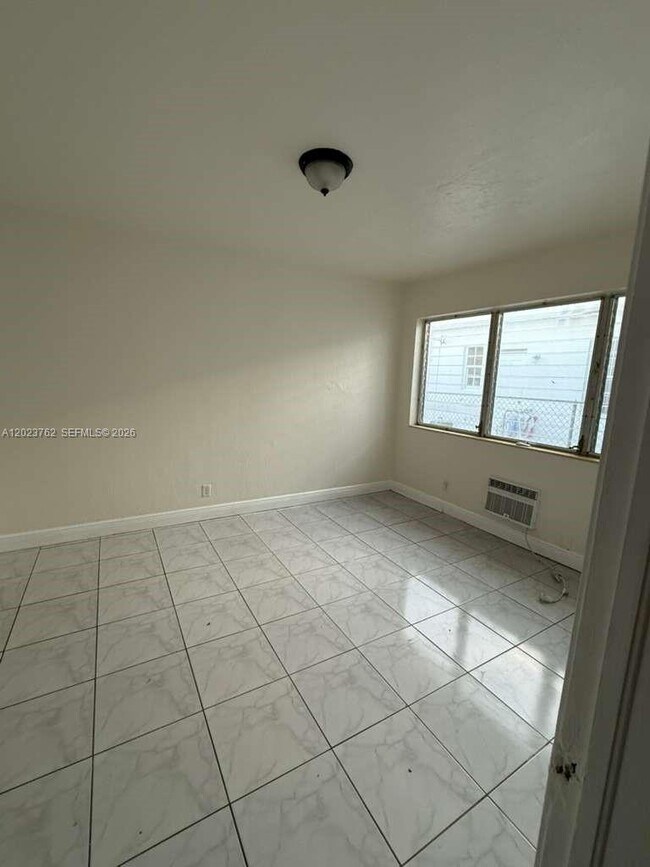 Building Photo - 725 83rd St