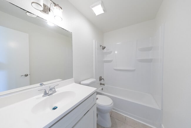 Building Photo - 1452 W 134th St