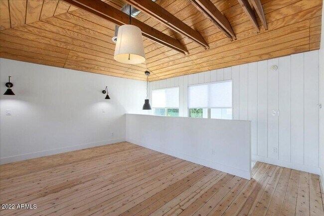 Foto del edificio - Contemporary Stunning Carriage house in the Roosevelt District!!!  Completely remodeled with no e...