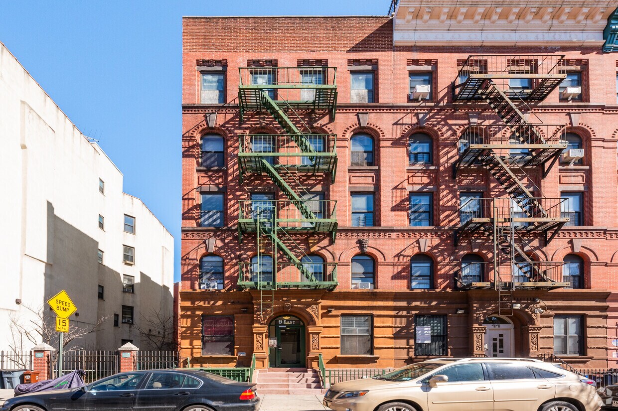Building Photo - 9 E 131st St