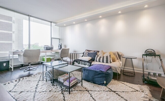Foto del edificio - 3200 N Lake Shore Dr