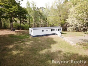 Building Photo - 2011 Hidden Valley Dr