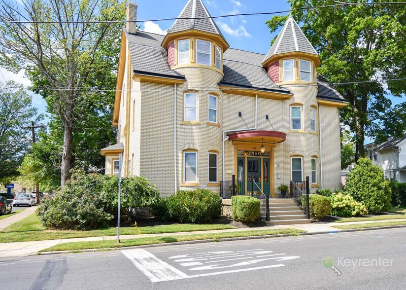Primary Photo - 185 W Court St