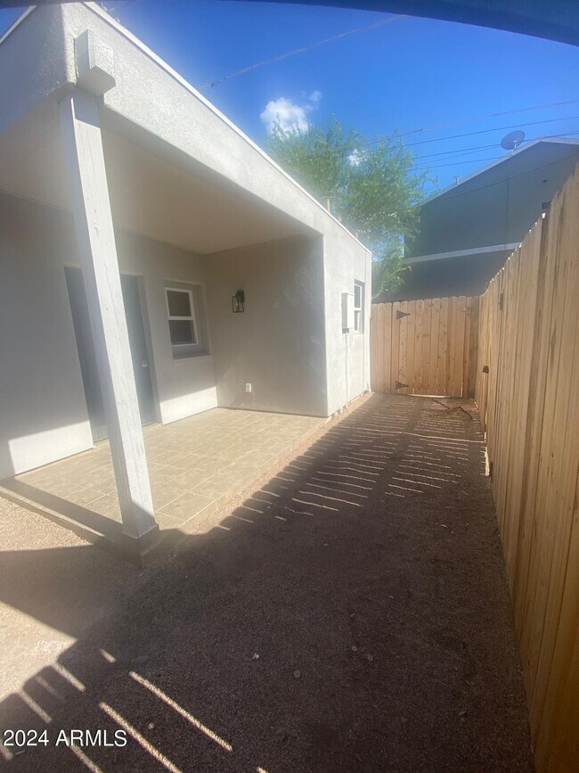 Foto del edificio - 1613 W Mountain View Rd