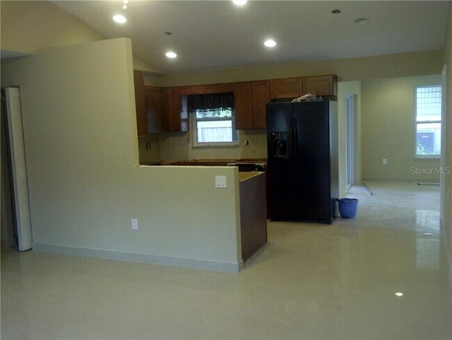 Building Photo - 3255 La Verne Ct