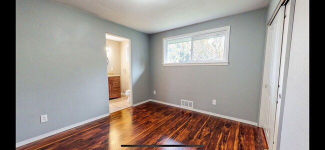 Building Photo - 1504 Leavenworth Ave NE