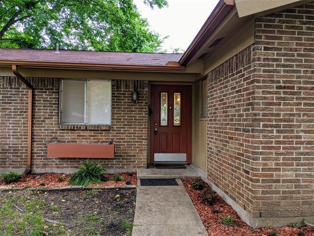 Building Photo - 2121 Travis Dr