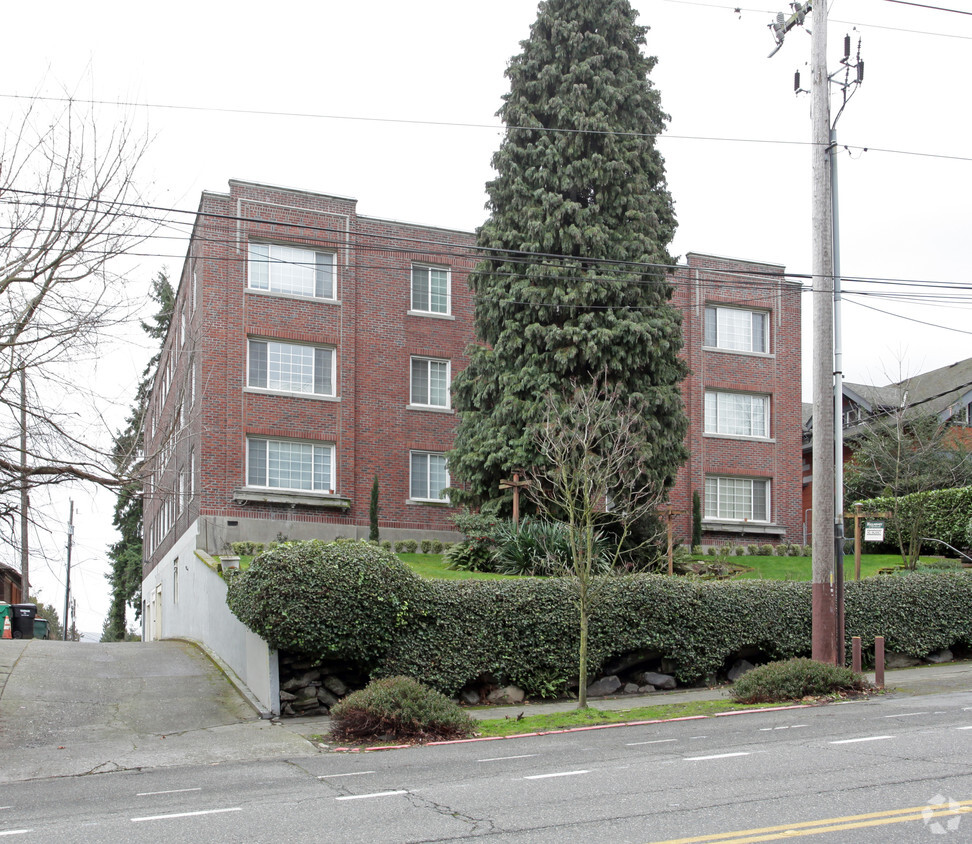 Primary Photo - Killarney Apartments