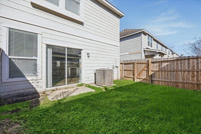 Foto del edificio - 13047 Lawsons Creek Ln