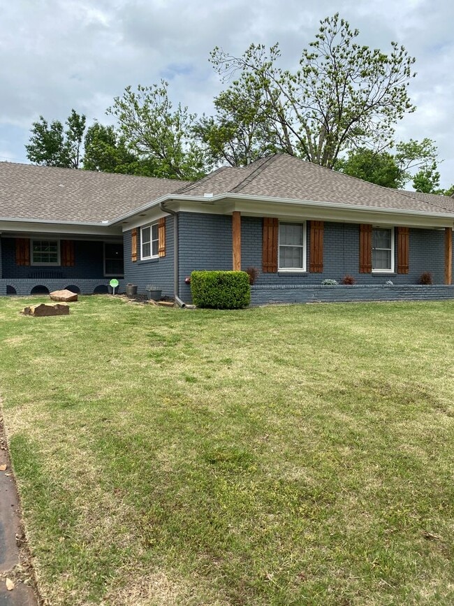 Building Photo - Executive Home in Wilemans Belle Isle