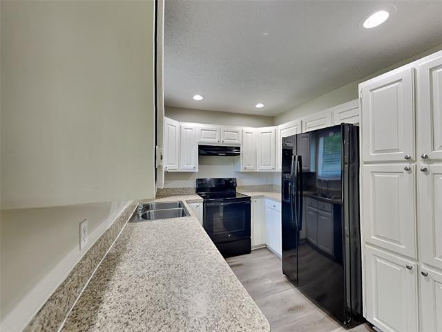 Foto del edificio - 615 Sherman Dr