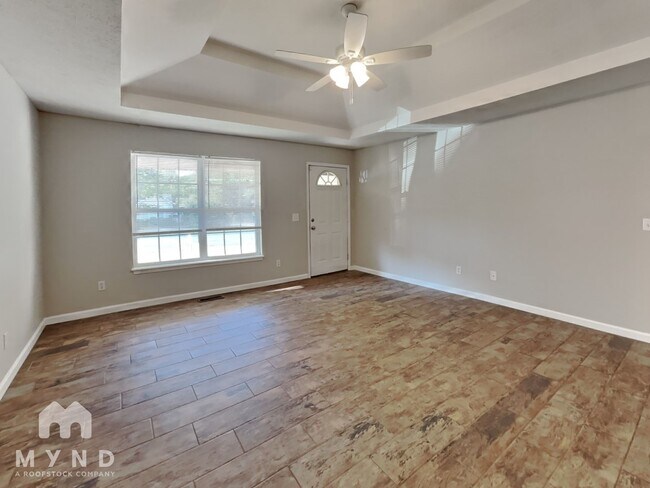 Building Photo - 4009 W Maple St