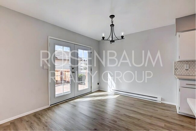 Foto del edificio - Stunning 3-bedrooms, 2-baths single-family...