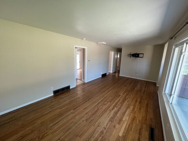 Building Photo - Great 2 Bedroom Home in Close to Ft. Carson!!