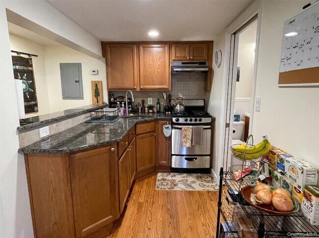 Foto del edificio - 14 Central Ave N