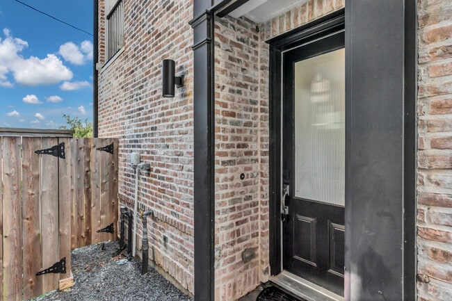 Front door - 4128 Willowbend Blvd