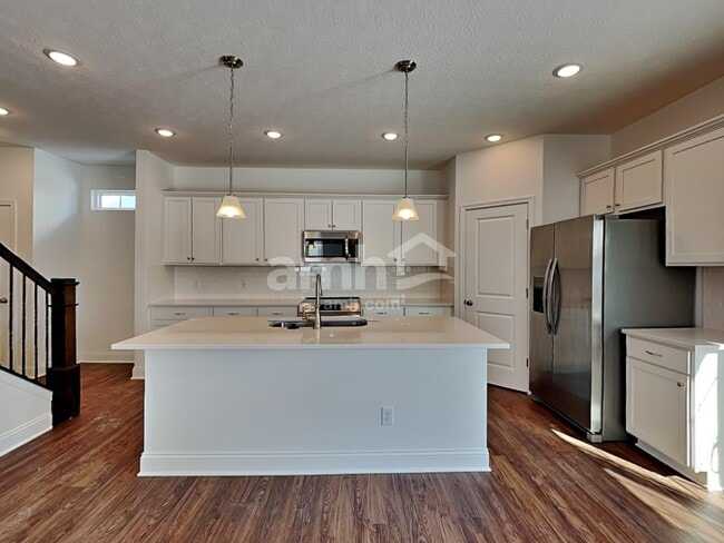 Building Photo - 802 Castor Ct