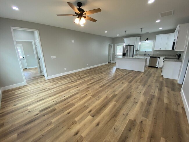 Foto del edificio - 6 Glenwood School Rd NE