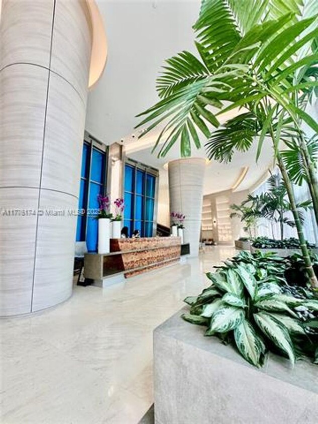 Primary Photo - 18201 Collins Ave
