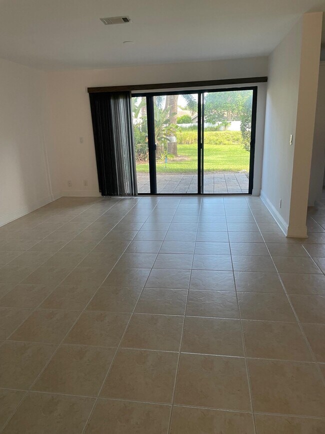Building Photo - 6070 Verde Trail S