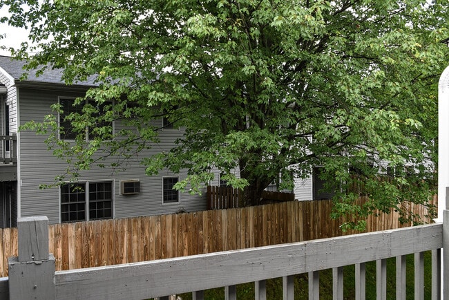 Building Photo - 216 Urbandale Pky