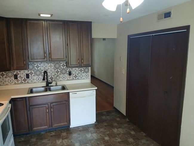 Building Photo - 1701 Northway Dr