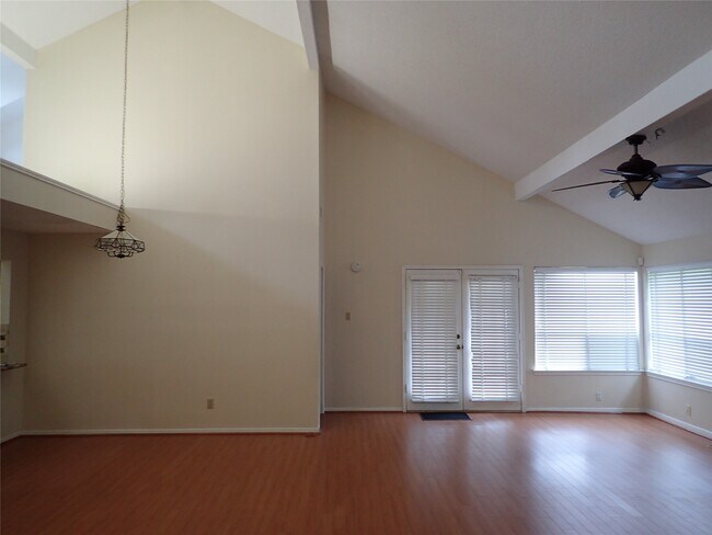 Foto del edificio - 2130 Greencove Ln