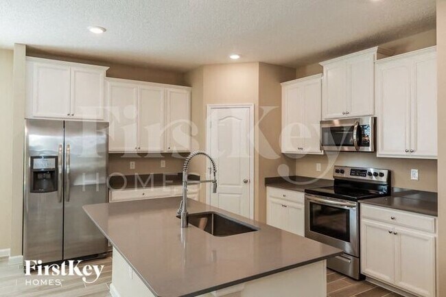 Foto del edificio - 443 Stone Arbor Ln