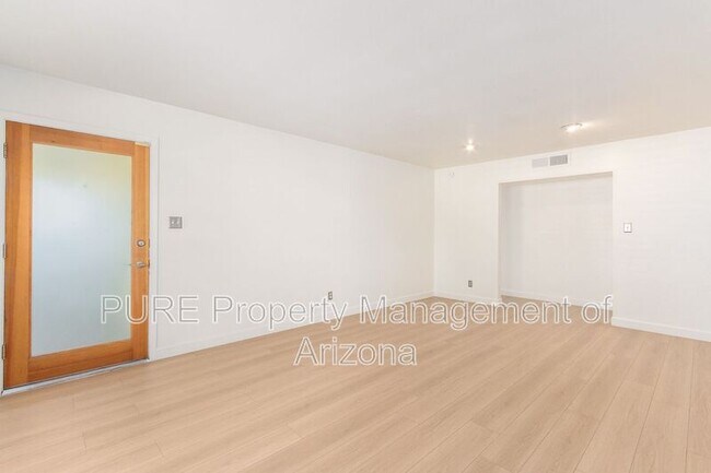 Building Photo - 1113 E Broadmor Dr