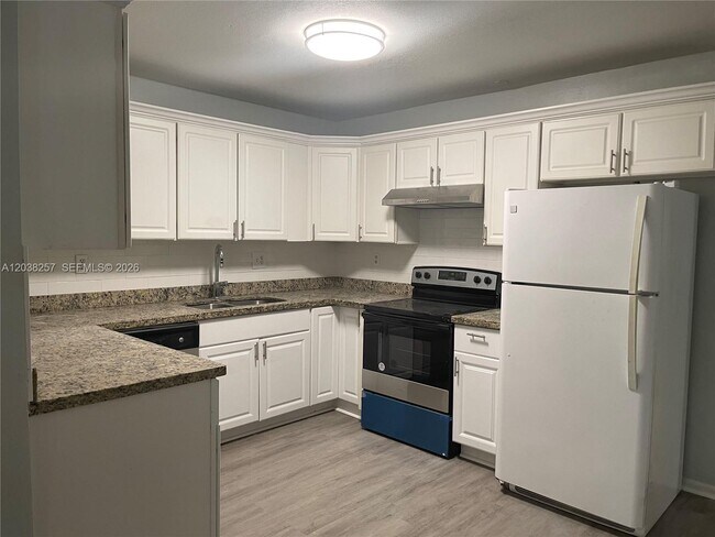 Foto del edificio - 4102 NW 79th Ave