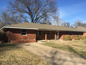 Building Photo - 1525 Ann Arbor Dr