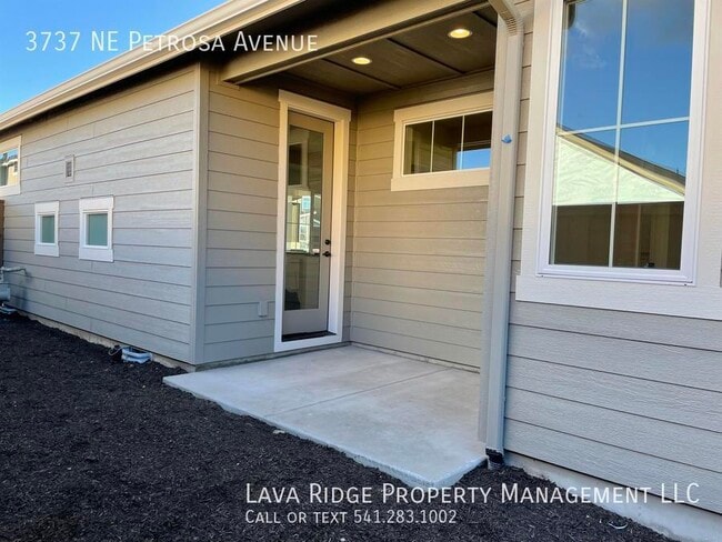 Building Photo - 3737 NE Petrosa Ave