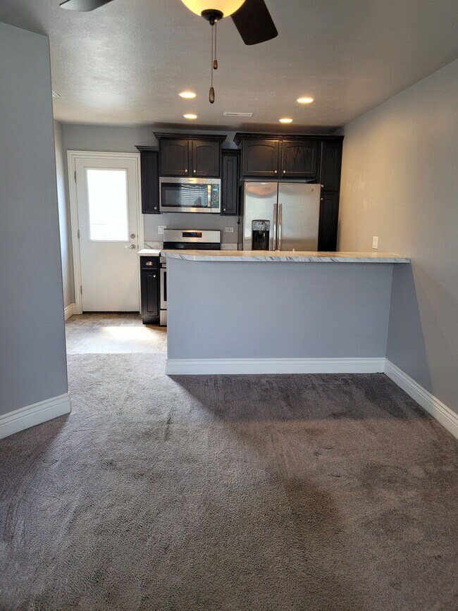 Building Photo - 115 E Majestic Elms Pl