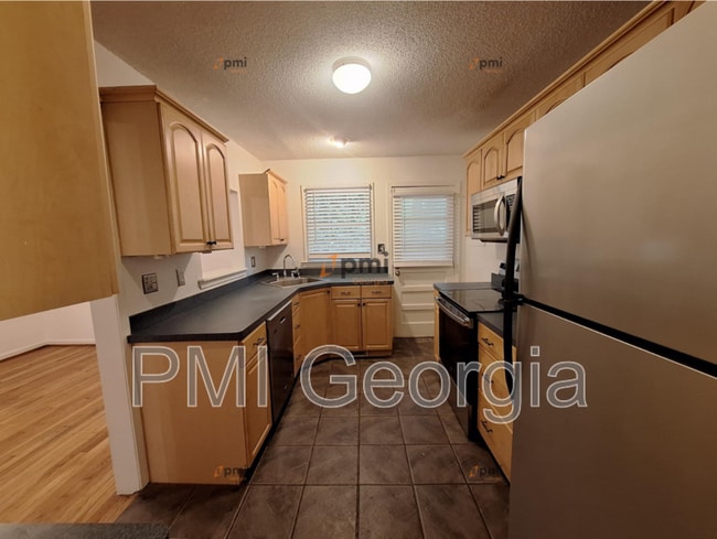 Building Photo - 812 Whelchel Dr